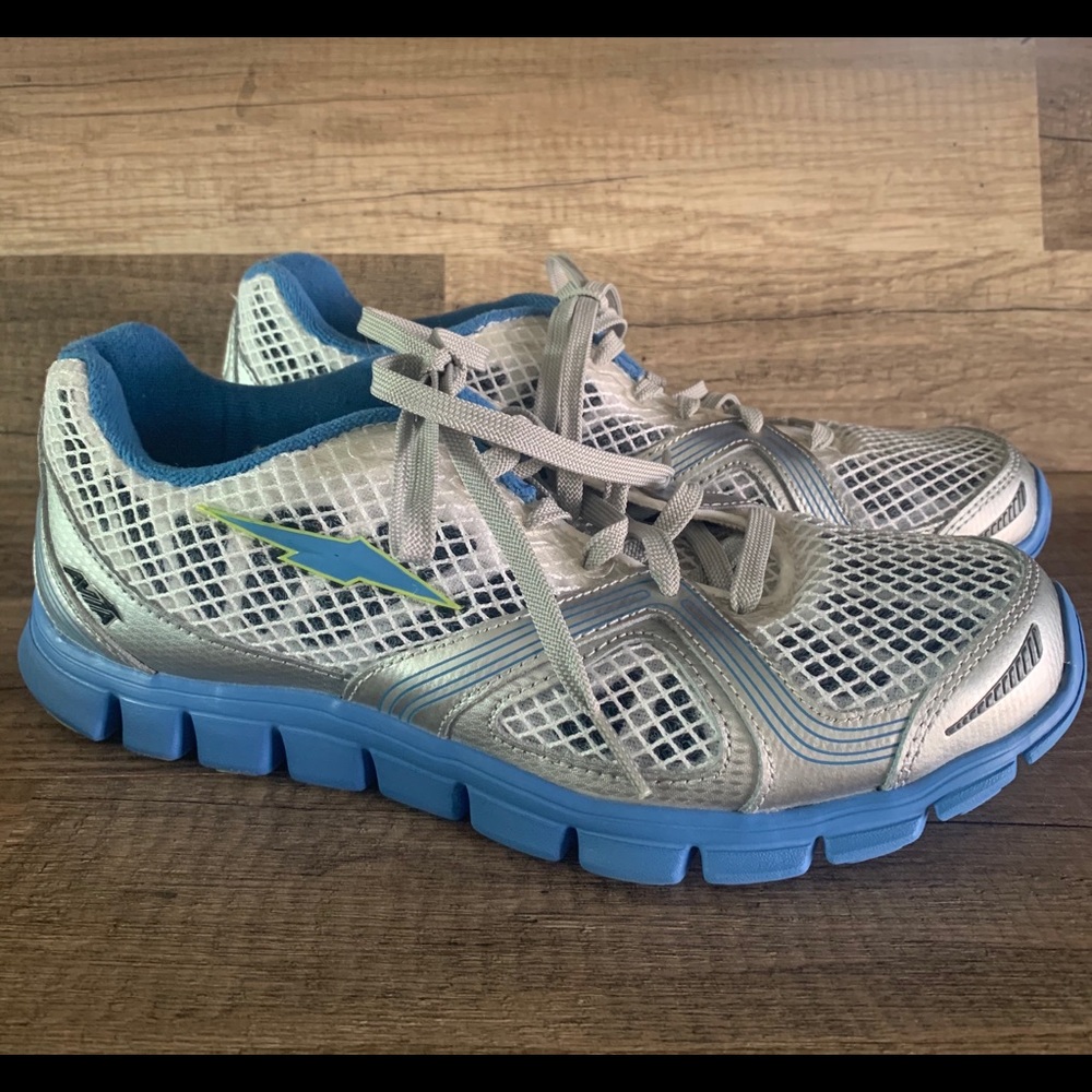 AVIA  Women's Sz 9 Mesh & Leather Running shoes